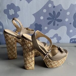 Chinese Laundry Beige Leather Chunky Block Heel Beige Sandals, Women's Size 9